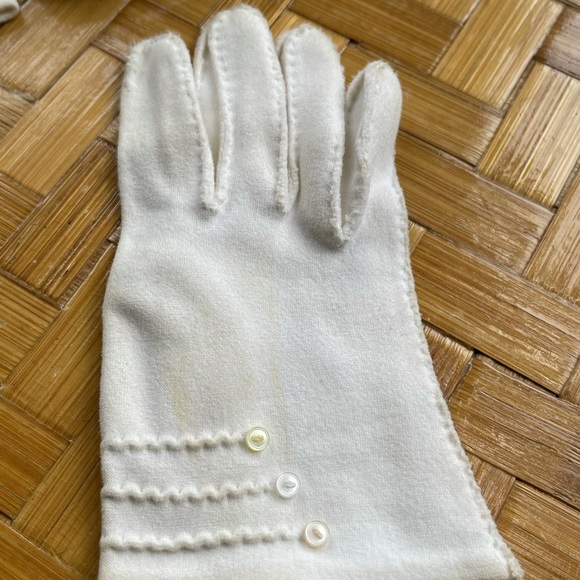 🌟HOST PICK!🌟🌹Child's vintage white gloves, adorable - Picture 3 of 7